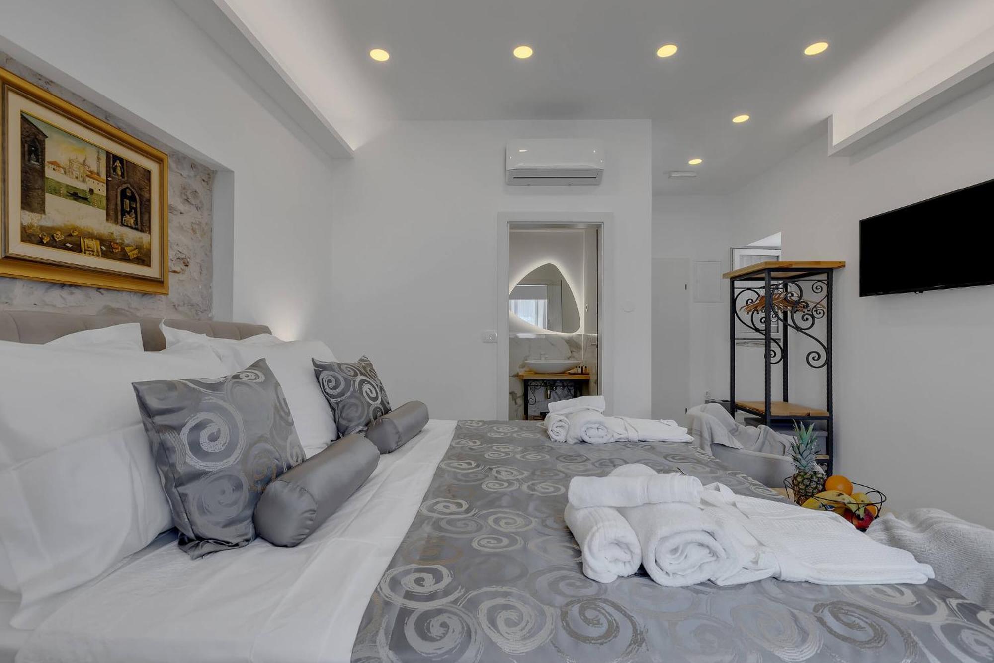 Luxury Rooms Palace B&B Makarska Eksteriør billede